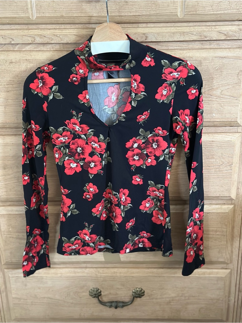 Polly & Esther | Fitted Black Long-Sleeve Top w/ Red Floral Print | Size Small